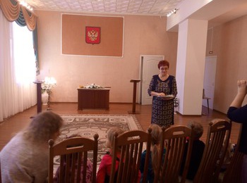 Малыши Кировского района посетили ЗАГС