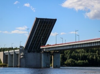 Плановые работы на Ладожском мосту