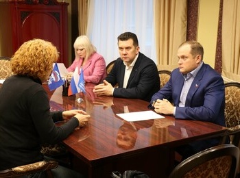 Депутатский приём граждан ко дню «Единой России» прошёл в Кировском районе 