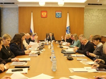 Чистый воздух не роскошь, а норма : депутаты взяли под контроль ситуацию с запахами в Киришах