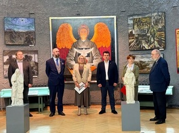 В Кировске открылась художественная выставка «Хроники мужества»