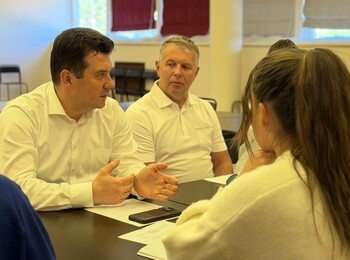 Глава администрации Кировского района  встретился с активной молодежью района
