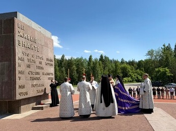 Мы подвиг ваш и память чтим