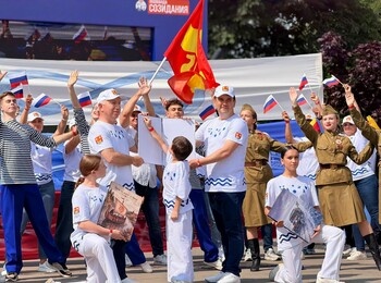 99-й День рождения Ленинградской области объединил жителей со всего региона в Ивангороде!