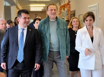 Губернатор Ленинградской области Александр Дрозденко посетил Путиловскую школу