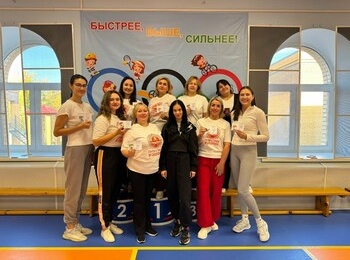 Сотрудникам детского сада «Золотой ключик» вручили знаки отличия комплекса ГТО